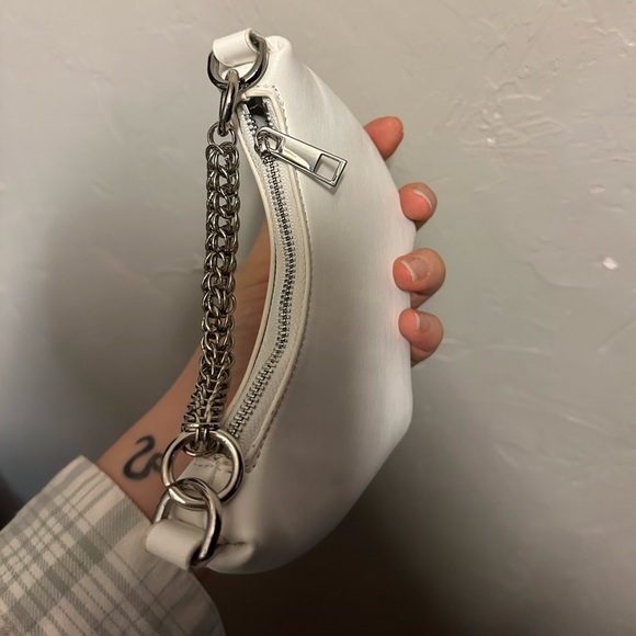 Urban Outfitters “Bea Micro Crescent” White Mini Purse - Picture 4 of 5